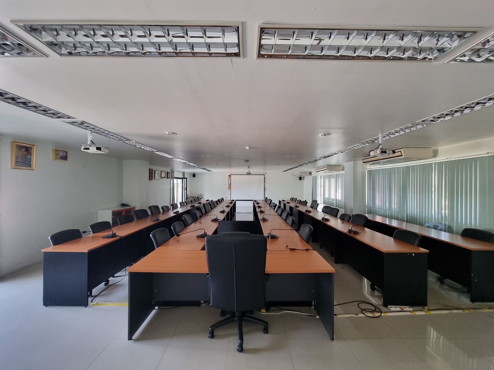 ห้องประชุม 1 อาคารองค์กรกิจกรรมนักศึกษา 